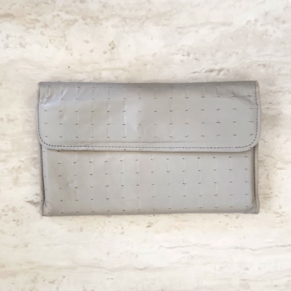 NWOT Vintage Rolfs Light gray lambskin wallet. One size.